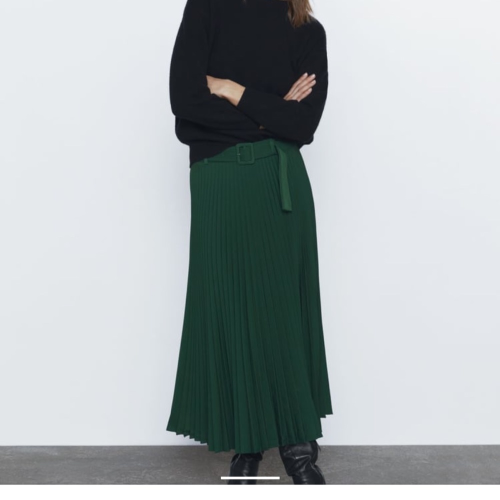 Zara Women's Green Belted Pleated Skirt